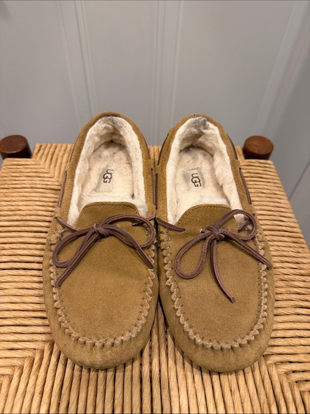 UGG Women’s Chestnut Suede Moccasin Slippers Size 7